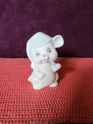 porcelanske solje za caj: Porcelanska nova,vintaz figura. Visina. 11cm. Duzina — 3