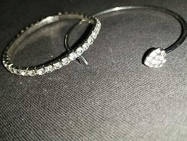 Satovi: Set narukvica – 2 komada, srebrne boje - Jedna narukvica sa kružno — 2