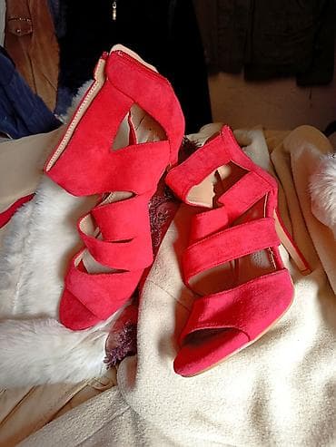 Čizme: Ženske elegantne sandale na štiklu – jarko crvene boje - Materijal — 1