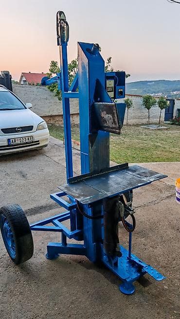 Na prodaju cepac za drva 24t, poluautomatski, zahvat 360mm. Cena