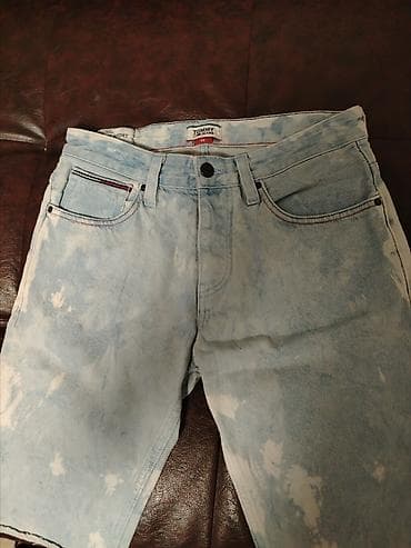 TOMMY JEANS Original Muške Bermude Kupljene u Austriji Veličina 30 na lalafo.rs TOMMY JEANS Original Muške Bermude Kupljene u Austriji Veličina 30