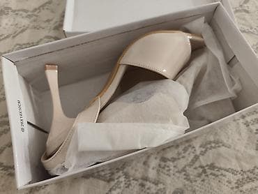 gerry weber nova kolekcija: NOVO. Elegantne ženske sandale na štiklu u nude/bež nijansi. Model je — 5