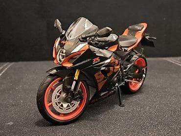target rančevi: Motor SUZUKI GSX-R1000R 2021 1:12 - NOVO NOVO! Vrhunski odradjen — 4