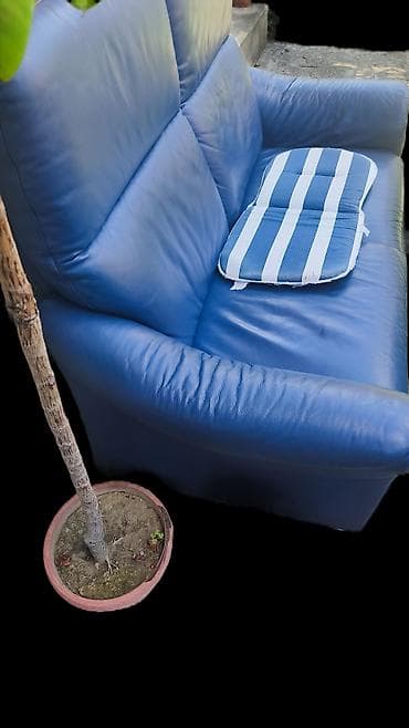 dezen ugaone garniture: Plavi kožni dvosed, plus fotelja koja ima integrisan relaks (recliner) — 2