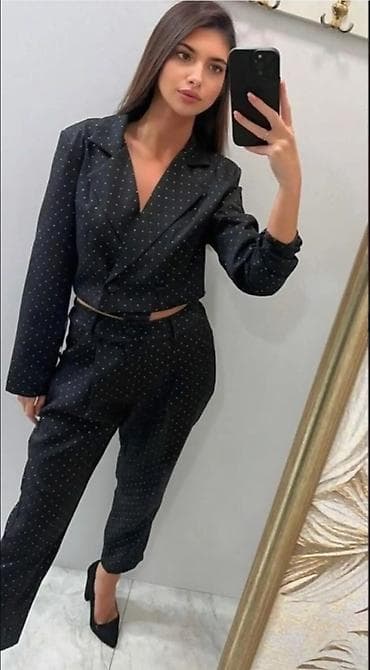 Kompleti: Damski elegantni komplet – sako i pantalone - Boja: crna sa sitnim — 1