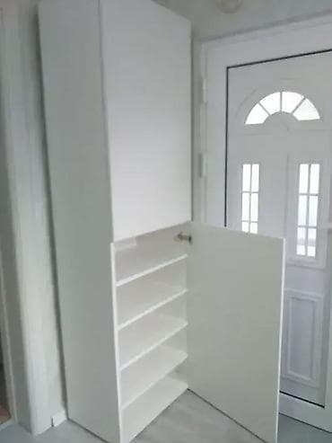 -Cipelarnik se izradjuje od Univera debljine 18mm u belom dekoru i