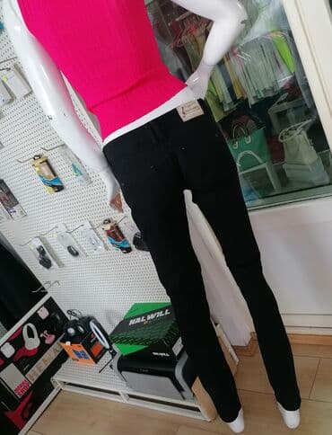 pantalone od vestacke koze: Crne farmerice
Vel 29
Povoljno
UVOZ Turska — 4