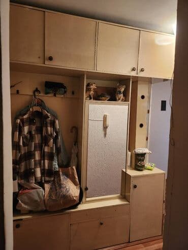 Dressers: Cipelarnik komplet sa ogledalom
Za hodnik — 2