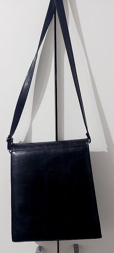 mona kozni novcanici muski: Crna unisex torba preko ramena (messenger stil) - Materijal: veštačka — 1