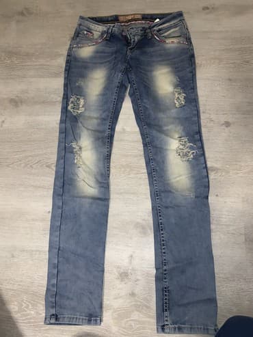 push up pantalone: Br 29 imaju elastina,uske,nogavice se suzavaju pri dnu.Odgovaraju za — 1