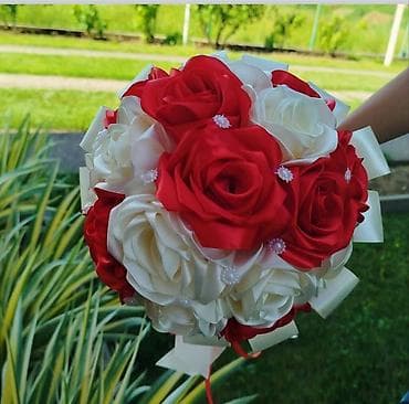 Muška odeća: Ručni buketi od satenskih ruža – elegantni aranžmani za venčanja — 1