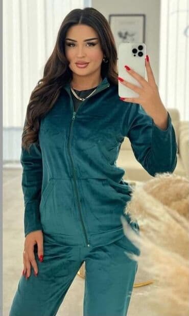 trenerka iz nemacke: Plisane trenerke,vece velicine.
2.700
L,XL,2XL,3XL — 4