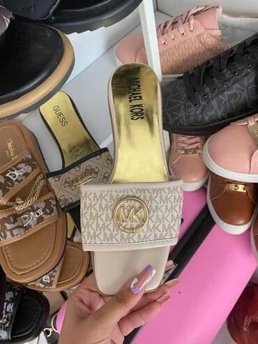 nike papuce benassi: 36-40
3100 — 3