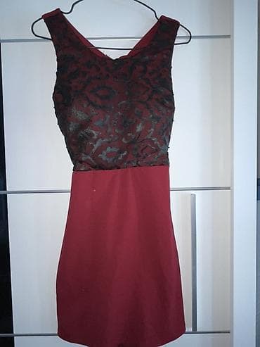 Bordo kratka haljina bez rukava, elegantnog kroja. Gornji deo je od na lalafo.rs Bordo kratka haljina bez rukava, elegantnog kroja. Gornji deo je od