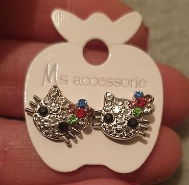 HELLO KITTY - helo kiti mindjuse. srebrne boje sa cirkonima, mnogo