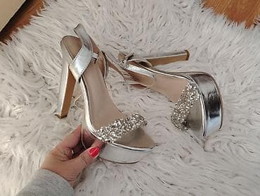 sandale leto 2023: Srebrne ženske sandale na visoku potpeticu sa platformom i kaišem oko — 4