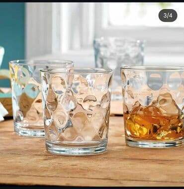 crvene case za gorki list: 2 vrste čaša Malo manje od klasičnih čaša 6 komada 500 dinara Po 5 — 3