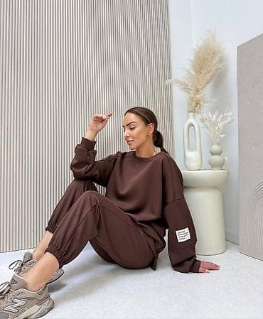 Venčanice i aksesoari: Ženski komplet trenerke – duks + donji deo Opis: - Model: opušten — 1