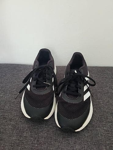 mantil i patike: Adidas patike za trčanje – crno‑bele - Model: Adidas (tri bele pruge — 4