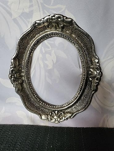 Metalni stari ram bez ostecenja. Stari ram metalni bez