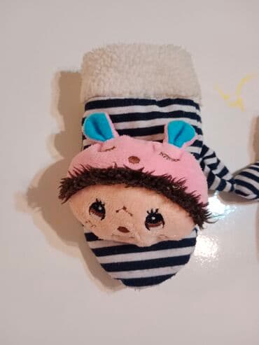 polovni kostimi za maskenbal za decu: Rukavice za devojčice 
Veličina 5 godina
Cena 400 din — 3