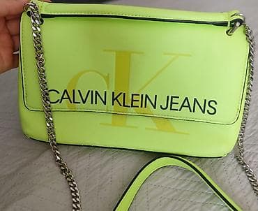 sinsay rančevi: Calvin Klein Jeans ženska torbica – neon žuta - Model preko ramena/ — 1