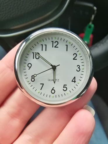 Tuning oprema: Sat za automobil beli - samolepljivo Izuzetno lep dodatak za Vaš — 9