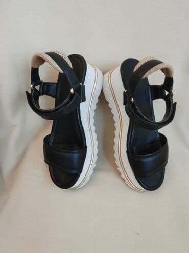 nerc bunde cena: Sandals, Guess, 36 — 13