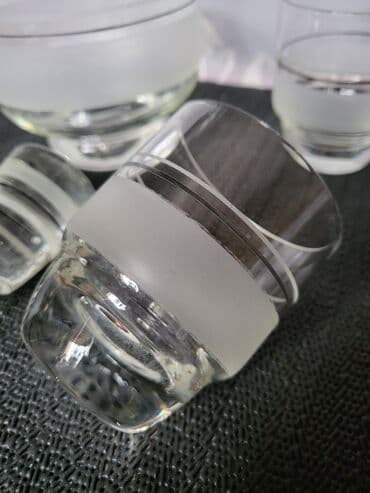 swarovski case za vino cena: Servis nov paracinsko staklo 70te za vino. Servis sve na njemu odsjaj — 13