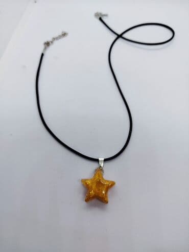 Ogrlica sa priveskom, Handmade, Materijal: Epoksi smola — 2