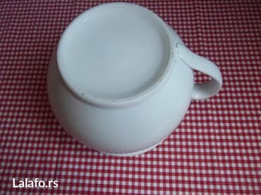 dvorac sator za devojcice: Tute porcelan za trojke, po komadu. 

Ne odgovaram na sms poruke — 8