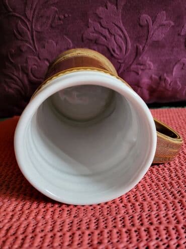 swarovski kristali cena: Krigla nova Zajecar porcelan iz 60,70ih. Krigla,braon boja. sa — 9