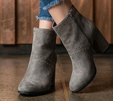 Ženske ankle čizme od antilop materijala u sivoj boji. Model sa