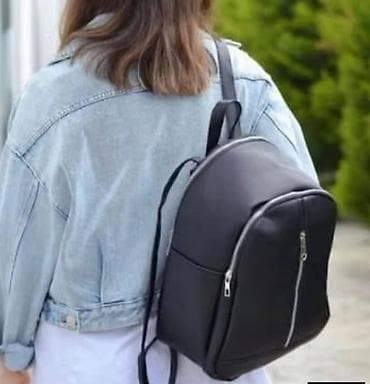 kupujem prodajem torbe: Crni ženski ranac – urbani, lagan i praktičan - Materijal: veštačka — 2