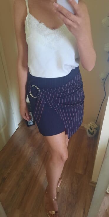 Skirts: BERSHKA suknja Asimetricna suknjica teget boje sa crvenim prugama — 3