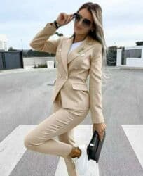 Komplet Cena:3400 din Elegantni ženski komplet (sako + pantalone) u na lalafo.rs Komplet Cena:3400 din Elegantni ženski komplet (sako + pantalone) u