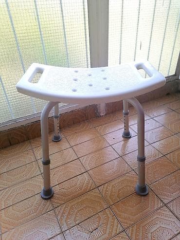 Stolica za tuširanje – ergonomska, stabilna i podesiva - Sedište od