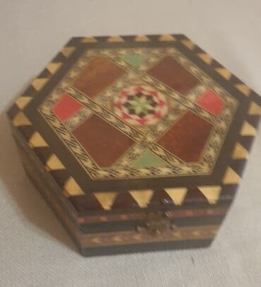 dodatak za slavinu na sudoperi: Jewelry box, Wood — 2