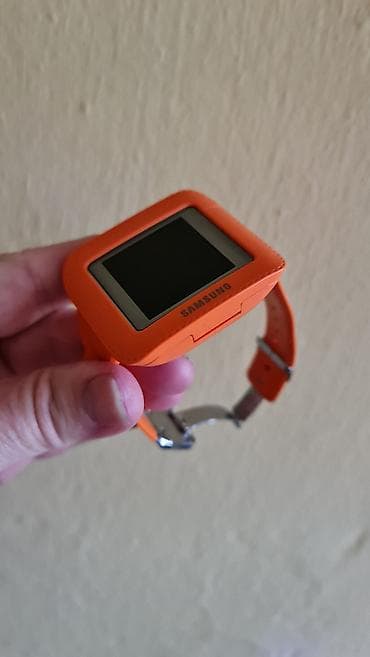 polovno telefoni: Samsung GALAXY Gear – pametni sat, narandžaste boje - Ekran — 7