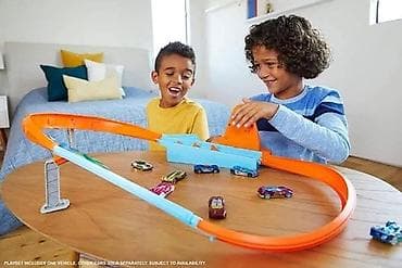 Hot Wheels – Staza sa automobilom (CT-813951) Zabava u pokretu! Ova