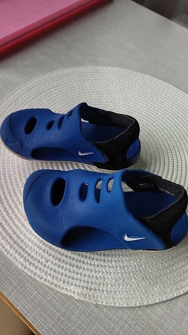 devojcica torba za olovke: Nike decije sandale. Nosene,ali u dobrom stanju. Velicina — 5