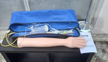 Medicinski proizvodi: Simulator za vezbanje. Prodajem simulator za vezbanje vadjenje krvi i — 1