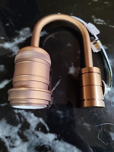 Elegantna zidna lampa, pogodna za kuću i dvorište