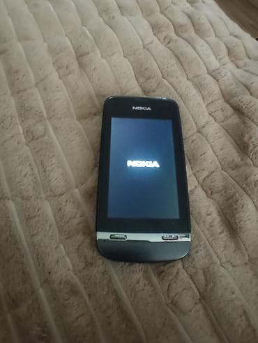 midnight boja: Nokia touchscreen telefon sa fizičkim tasterima za poziv i prekid — 4