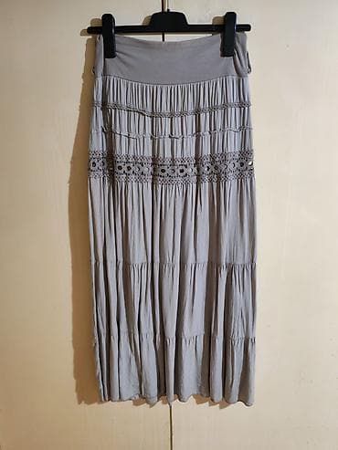 Suknje: Siva dugačka suknja sa volanima i čipkanim detaljima - Model — 1
