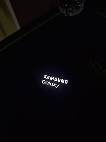 wireless headphones cena: Samsung Galaxy A-serija, bela boja. Telefon sa četvorostrukom zadnjom — 8