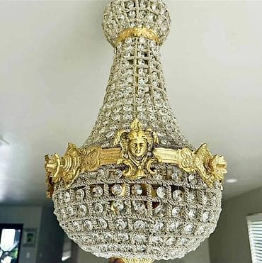 𝐒𝐚𝐥𝐨𝐧𝐬𝐤𝐢 𝐥𝐮𝐬𝐭𝐞𝐫 𝐮 𝐀𝐦𝐩𝐢𝐫 𝐬𝐭𝐢𝐥𝐮, 𝐅𝐫𝐚𝐧𝐜𝐮𝐬𝐤𝐚, 𝐨𝐛𝐨𝐠𝐚ć𝐞𝐧 𝐩𝐫𝐞𝐥𝐞𝐩𝐢𝐦 𝐤𝐫𝐢𝐬𝐭𝐚𝐥𝐢𝐦𝐚