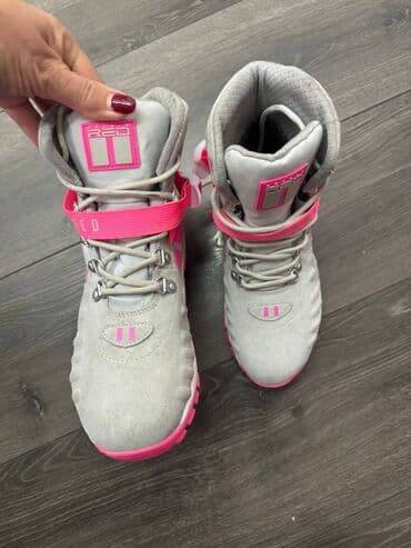 Other women's footwear: High boots, 37 — 7