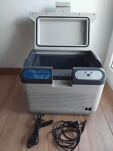 vito lighting: Ručni frižider, 12V i 220V
Hladi i greje. 
Kapacitet 12l
Bukvalno nov — 2