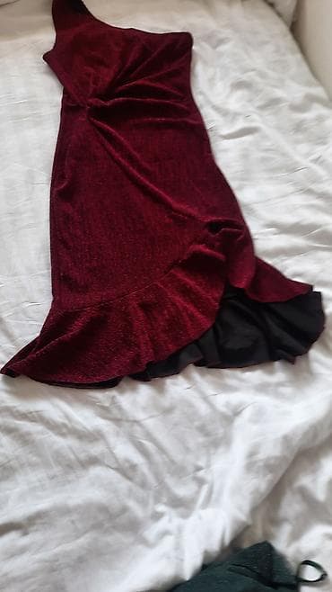 mura haljine: Elegantna bordo haljina na jedno rame - Fason: uska silueta do — 5